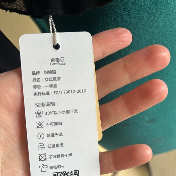 Black Chiffon Cropped Blouse - Picture 6 of 7